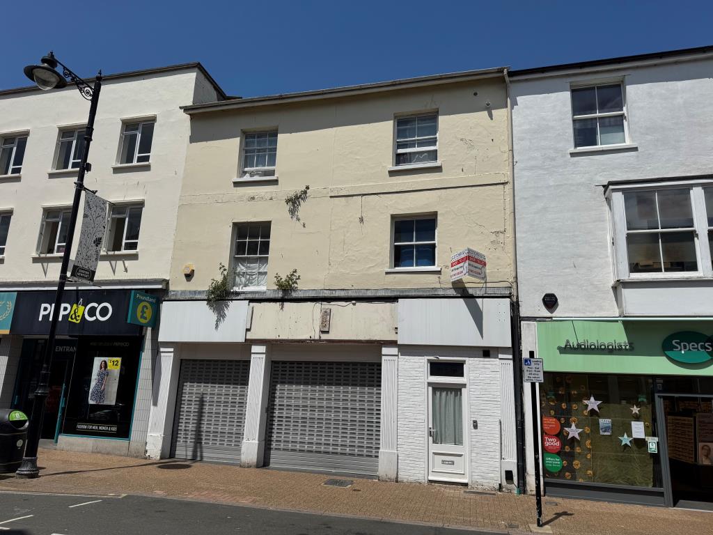 Lot: 46 - TOWN CENTRE LOCK-UP SHOP FOR INVESTMENT OR OWNER OCCUPATION - A Look at the Front Showing the Roller Shutters